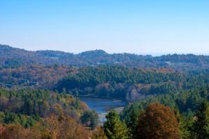 20 BEST Lakes In North Carolina to Visit - Lost In The Carolinas