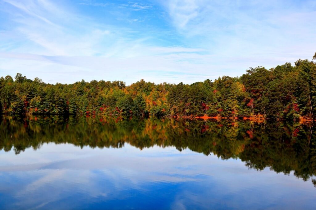 20 BEST Lakes In North Carolina to Visit - Lost In The Carolinas