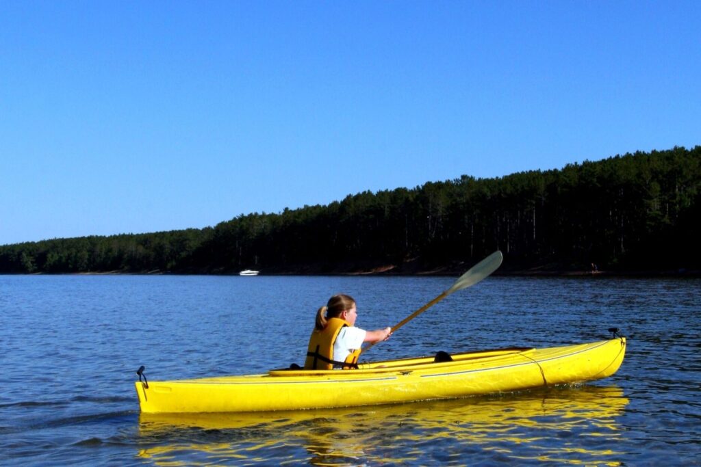 20 Best Lakes In North Carolina to Visit - lostinthecarolinas.com