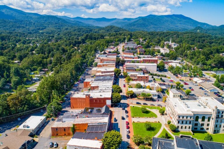 32 BEST North Carolina Mountain Towns To Visit Lost In The Carolinas