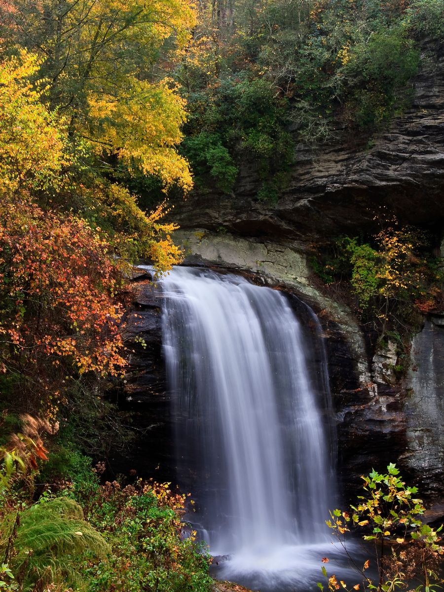 Guide to Looking Glass Falls in North Carolina