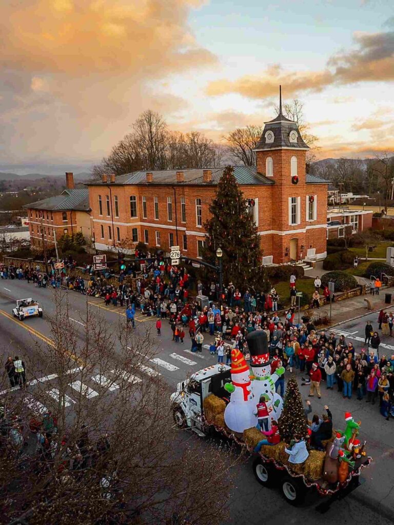 20 BEST Christmas Towns in North Carolina to Celebrate Lost In The