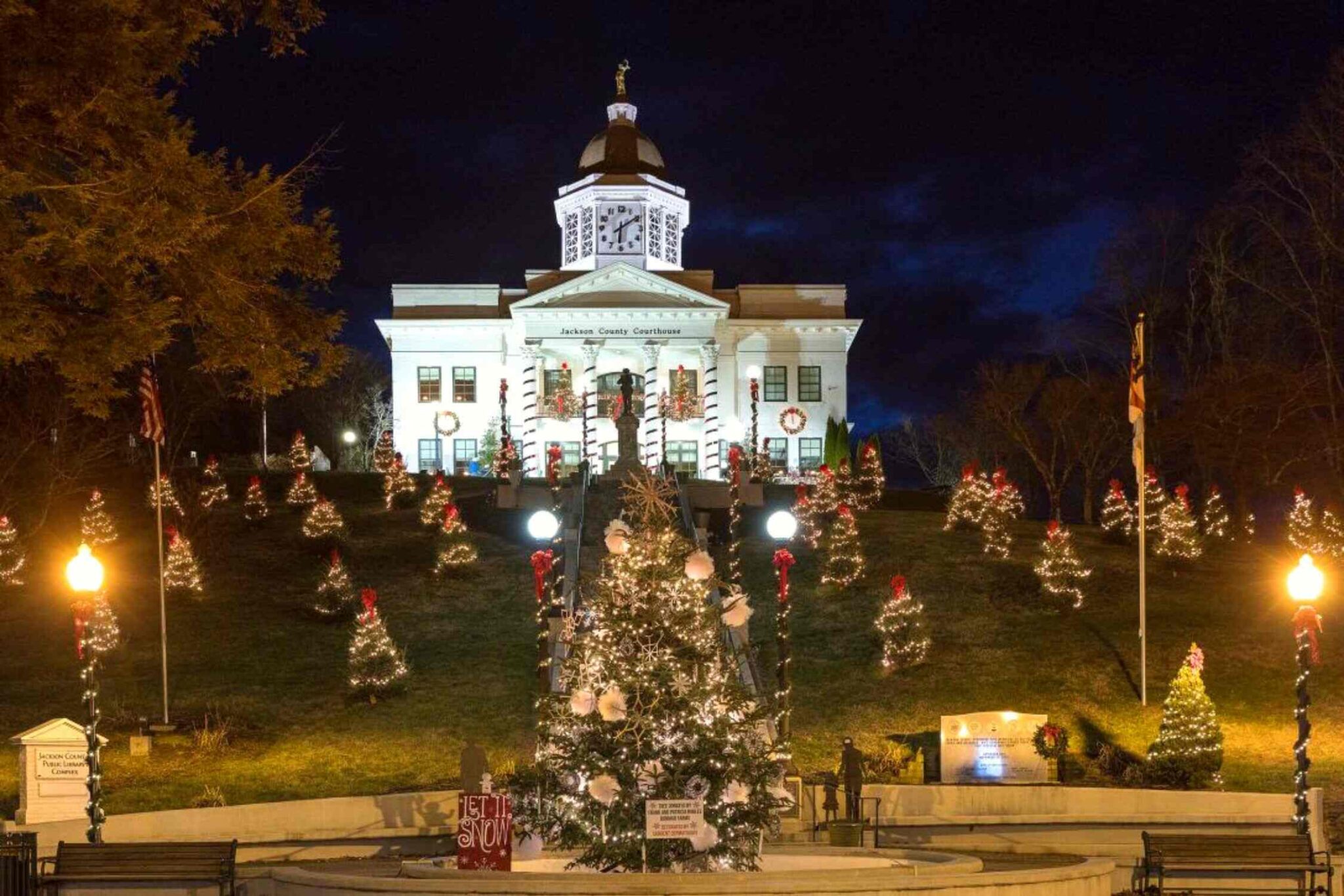 20 BEST Christmas Towns In North Carolina To Celebrate - Lost In The ...