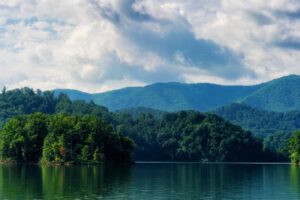 20 AMAZING Lakes Near Charlotte, NC - Lost In The Carolinas